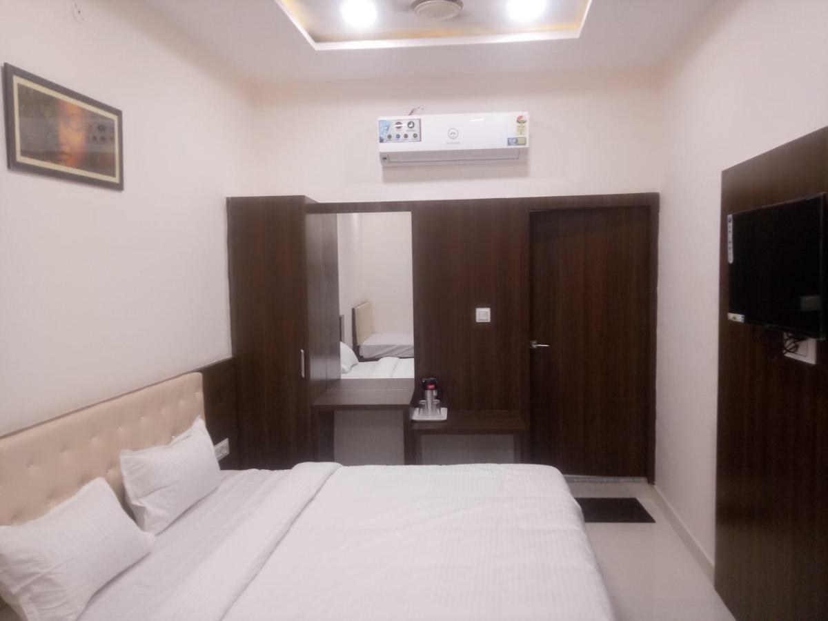 Hotel Prestige Аджмер Экстерьер фото