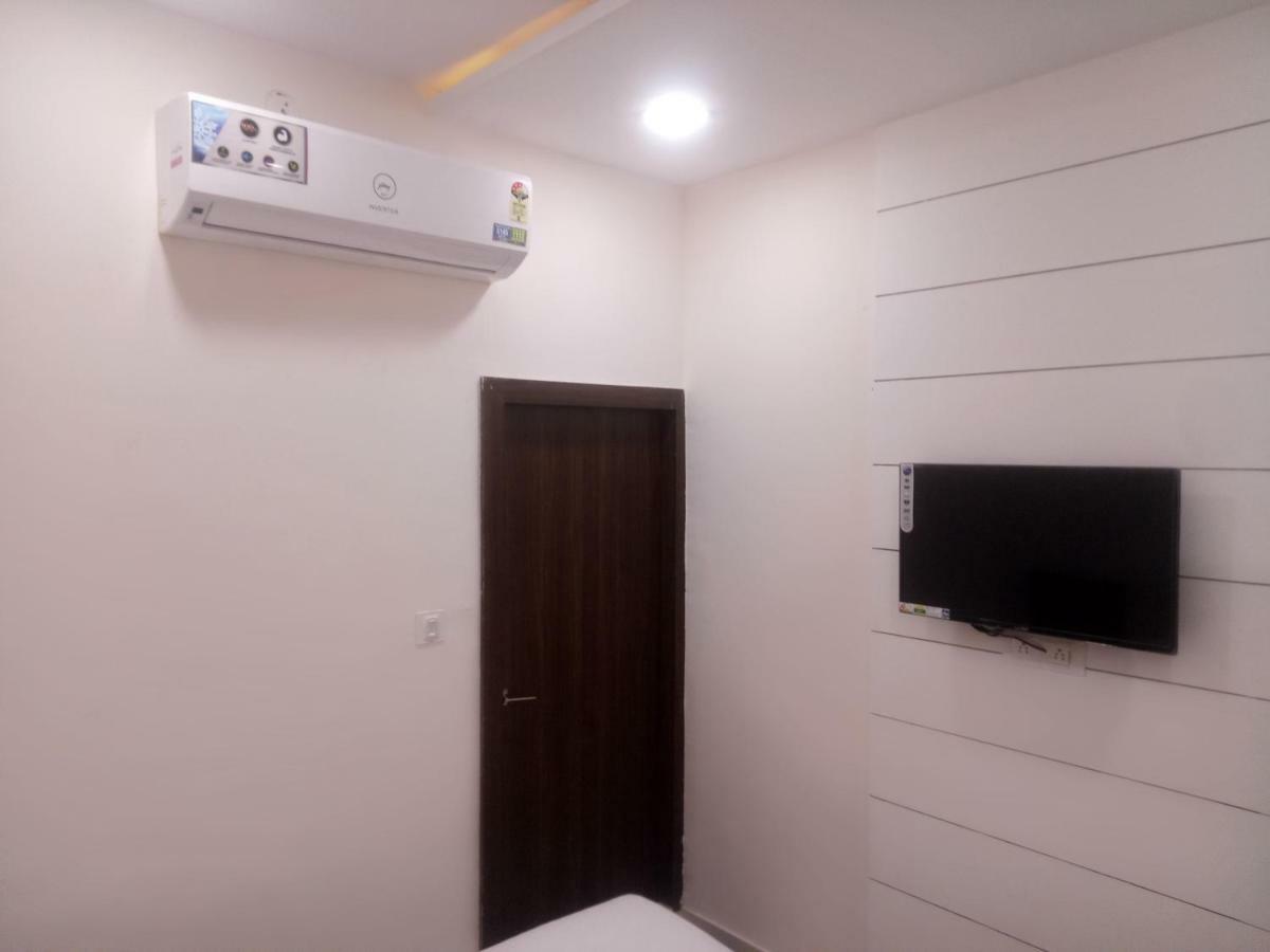 Hotel Prestige Аджмер Экстерьер фото