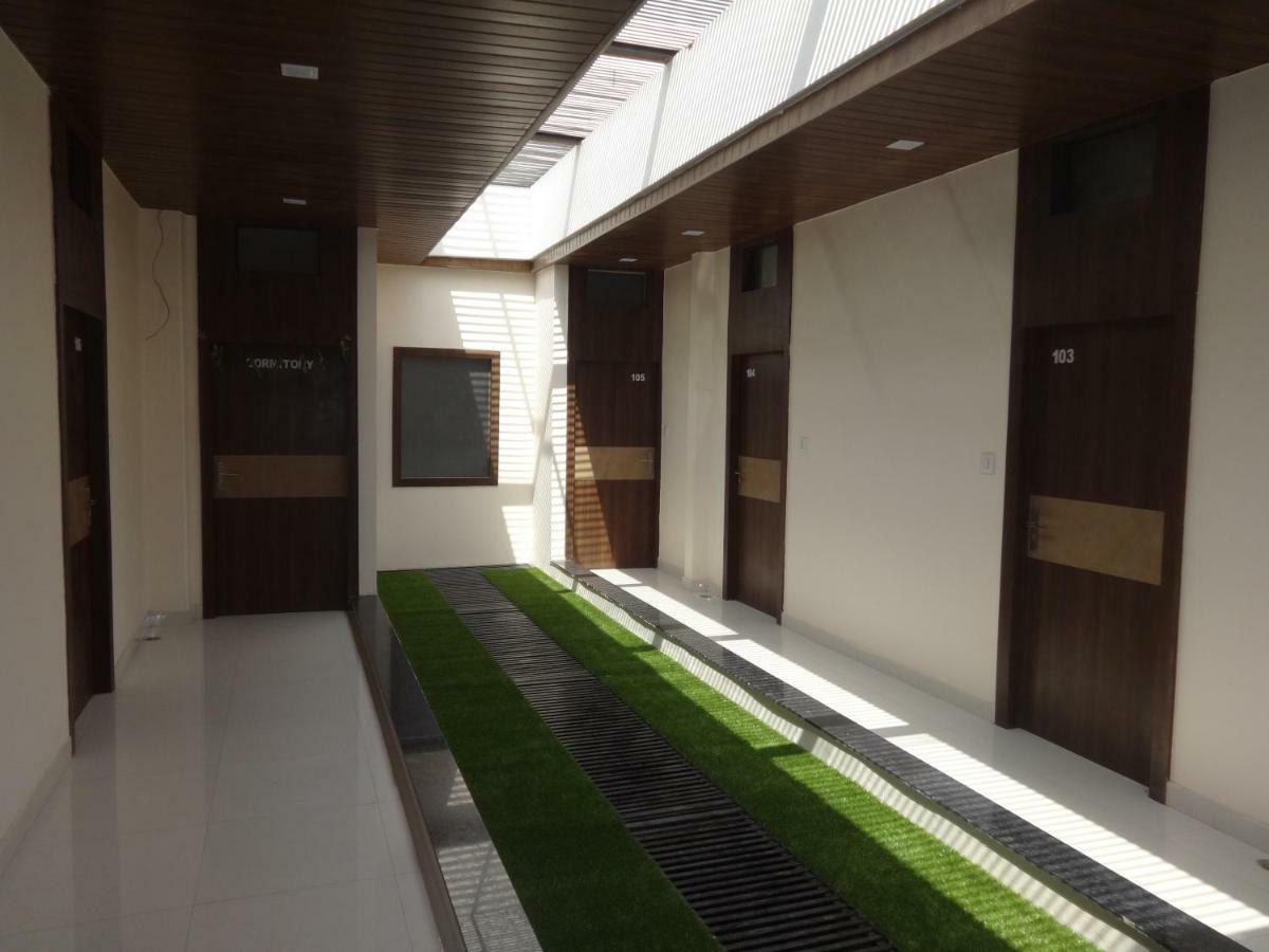 Hotel Prestige Аджмер Экстерьер фото